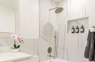 Spacious 4 Bedroom 3 Bathroom House with Heated Pool and Outdoor Shower close to FFL Airport and Cruise Port - Foto 7