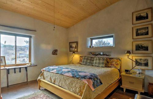 Solar-Powered Rocky Mountain Retreat for an Off-Grid Vacation in Colorado - Photo 18