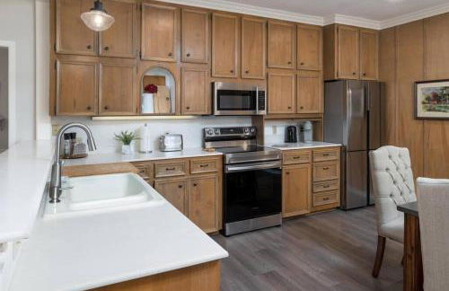 NEW! Dragonfly at Firefly Grove w/ River Access - Foto 8