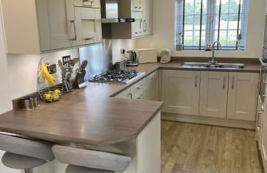 Modern, chic 3-storey town house - Photo 4