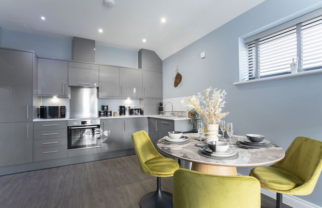 Elliot Oliver - Luxurious Two Bedroom Apartment in The Docks - Photo 8