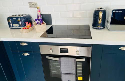 Award Winner of 2026 &2025 traveller & Best guest rated apartment, two bedroom, #1 Leeds city centres most central location, Great 180 degree views,balcony , PARKING onsite, Netflix & WiFi - Foto 25