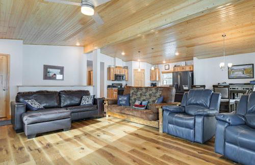 Game Room and Dock Lakefront Park Falls Getaway - Foto 1