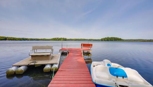 Dock and Views Lakefront Family Home in Conover! - Foto 2
