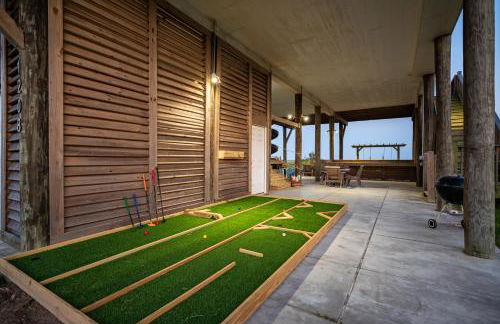 Beachfront 4BR - Tiki Bar, Yard Games, Pet-Friendly - Foto 50