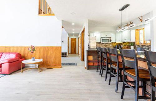 Beautiful Modern Lodge! Game Room - Foto 51