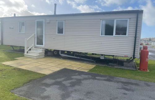 Delightful two bedroom caravan on Par Beach. - Foto 1