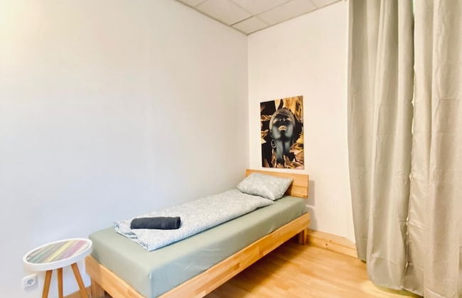 Stylish Shared 3-Bedroom Stay Near City - Foto 1