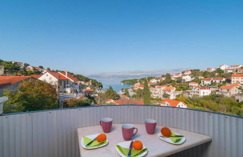 1 Bedroom Nice Apartment In Splitska - Photo 2