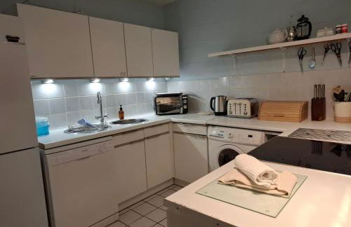 Arvonia sleeps 7, sea views, dog friendly - Foto 4