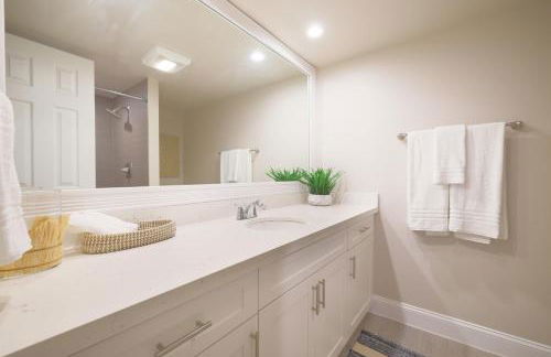 Boca Coastal Stay 2BR 2BA with Pool and Balcony - Foto 23