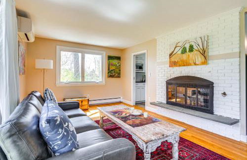 3 Mi to Cape Cod Bay Marshfield Home with Balcony! - Foto 6