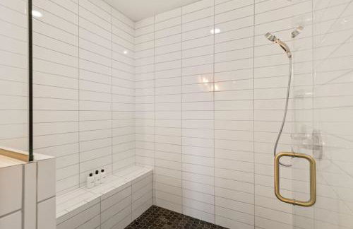 Walk to Vanderbilt and Belmont with Garage and Rooftop Deck - Foto 37