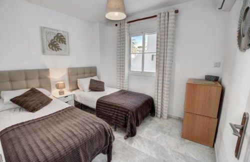 TIMON II, Luxury 3 bedroom Beachside Apartment - Foto 13