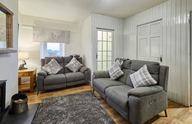 Host Stay Camwy Cottage - Photo 9