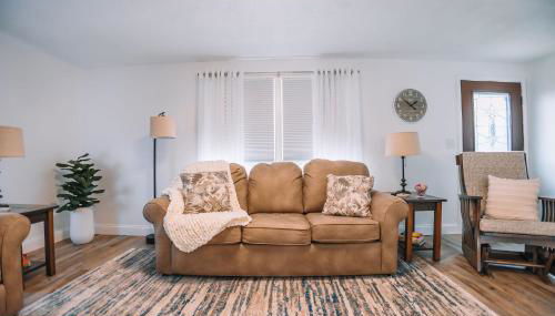 Grandma's Place - Steps from Downtown Sugarcreek - Photo 3