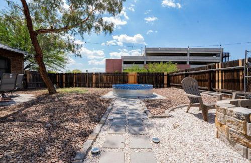 Work Desk- FirePit-Pool-Steps to UofA - Foto 19