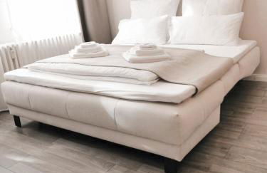 GELI Homes L1 - 2x Zimmer, 2x Kingsize Bett, 1 bis 4 Personen, Parkplatz, TV, Wifi, top Küche, Kaffee, Tee - Foto 7