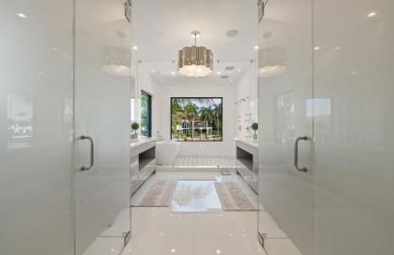 Waterfront Luxury Estate with Private Dock Lighthouse Point - Foto 27