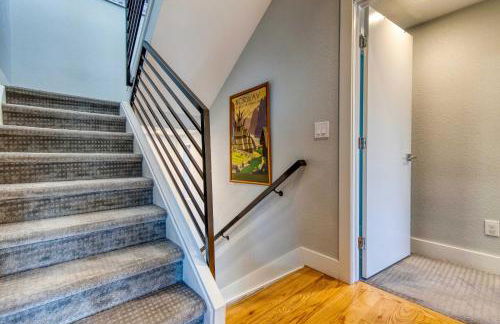 Walk to Empower Field Townhome with Hot Tub! - Foto 22