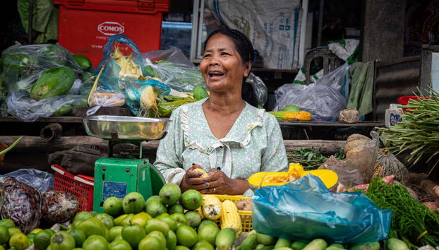 Veréis la variedad de frutas en el mercado local