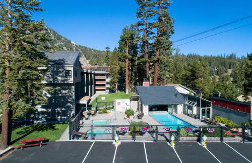 Spacious 3 Bed 3 Bath Condo with Pool - Foto 40