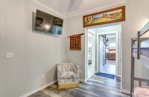 Walk to Sea Isle Beach Group Getaway with Deck! - Foto 19