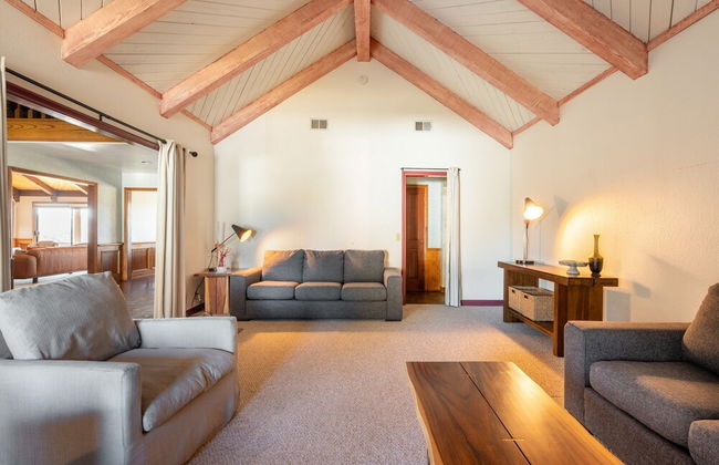 Cathedral by Avantstay Charming Secluded Estate w Sauna Pool Table Views of the Rolling Hills - Foto 36