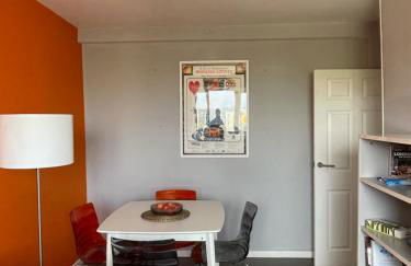 Top Floor 1 Bedroom Apartment with views over London - Photo 11