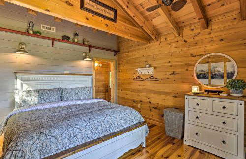 Lovely Log Cabin and Bunkhouse with Views and Yard! - Foto 19