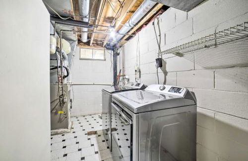 15 Mi to Pittsburgh WFH-Friendly Home with Deck - Foto 26