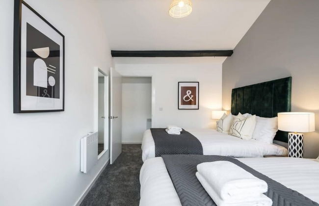 Host Apartments The Roscoe Carriage House - Photo 17