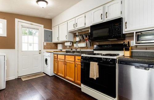 The Huddle & Hangout - 3 Bedroom House Close to ND - Foto 16