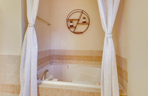 Centrally Located Hampton Roads Home w/ Game Room! - Foto 17