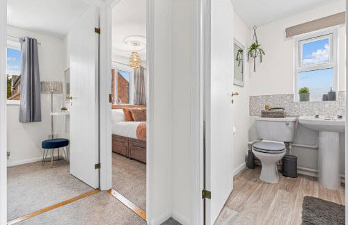 Spacious 3-Bedroom House with Parking Family Friendly - Foto 9