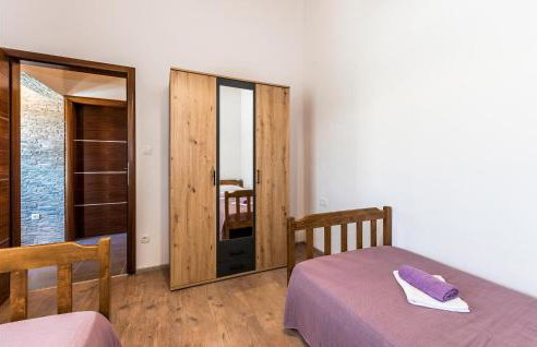 Awesome Home In Unesic - Foto 29