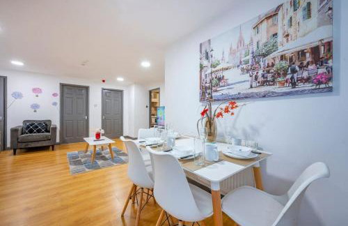 *F2GH* for your most relaxed & Cosy stay + Free Parking + Free Fast WiFi * - Foto 25