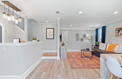 Garden District Balcony Condo w Gated Park - Foto 11