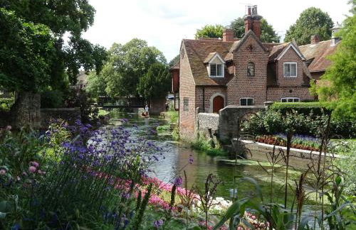 Canterbury Oasis - Modern 2-Bed Home with FREE Parking - Foto 35