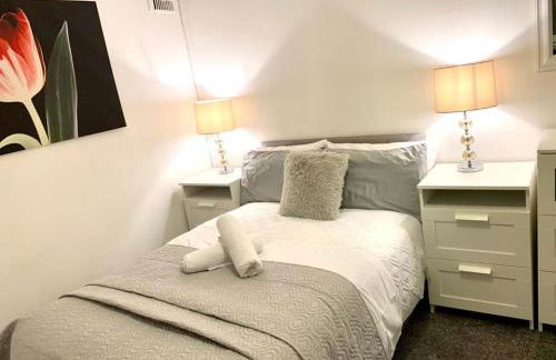 Central 1-Bed Apt Sleeps 4 5 mins to Station - Photo 2