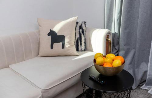 Spacious Luxury Villas in the heart of LA! Free parking and Jacuzzi - Photo 73