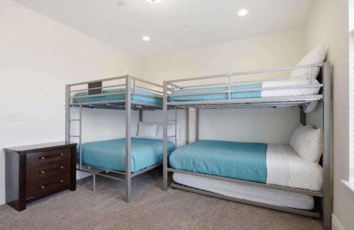 Private Family Home with Hot Tub - Foto 28