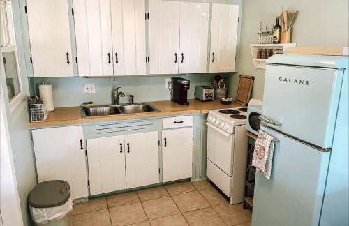 Lemon Bay Hideaway, Retro Beach Bungalow - Foto 31