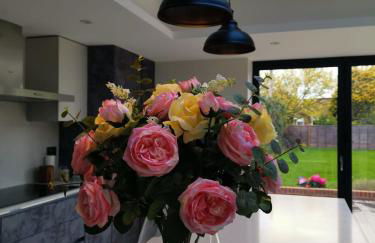 Homely 6 bed Cottage 30 mins to Heathrow, London, Legoland, Windsor Castle - Photo 6