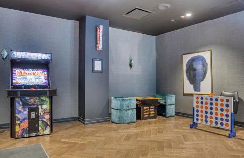 FiDi Studio w Residents Bar Golf Simulator Gym NYC-271 - Photo 20