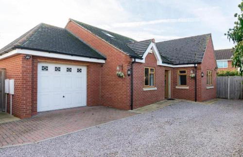 4 Bed Detached Home-Gloucester-Sleeps 10-Parking for 3-Work or Leisure - Foto 1