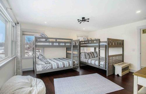 Cheerful Sister Lakes 4 BDR Lake Hse w/ Hot tub. - Foto 6