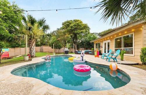 Pool! Games! Dogs! Space! - Foto 45