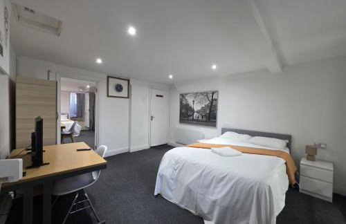 Spacious 3-Bedroom Apartment Near Stratford, 1 Minute From Train Station - Foto 44