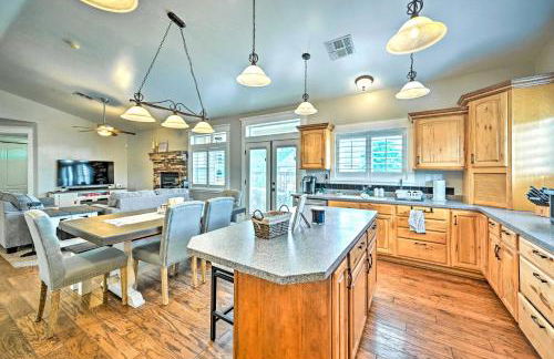 Bellemont Family Home with Hot Tub and Playground Set - Foto 10